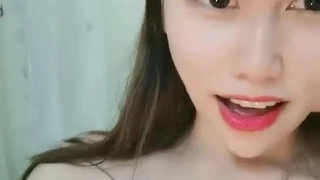 业余荡妇在沙发上变得淘气