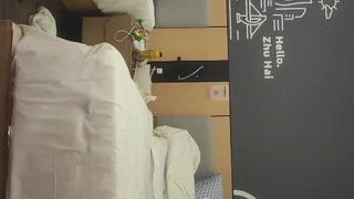 可疑的美容院中文字幕这么热的天，兄弟们我先干为敬
