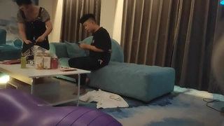 继姐：你知道什么比被颜射更让我兴奋吗？被内射！