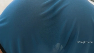 黑人少女Llauryn Hendrix穿着诱人的单人内衣秀