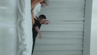 眼镜妹子携自己的男友无套啪啪女上位打桩下下到底，肉色丝袜丰满大屁股，双双高潮，倒插射嘴口爆第01集