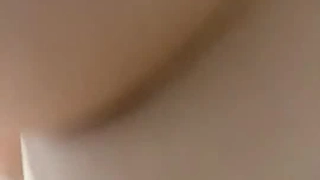 和炮友啪啪，拨开内裤舔逼口交后入抽插猛操，呻吟娇喘非常诱人