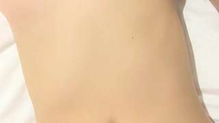 趁没人的时候去隔壁家邻居家操了98年的嫩妹妹，这逼好舒服