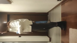 姐夫双飞姐妹花~清纯的小姨子逼逼好紧~乱伦的感觉真美好!!