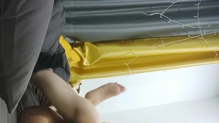 少女业余爱好者在骑乘会话中被舔阴部并被插入