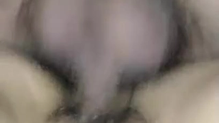 小巧的大学女孩第一次体验大鸡巴